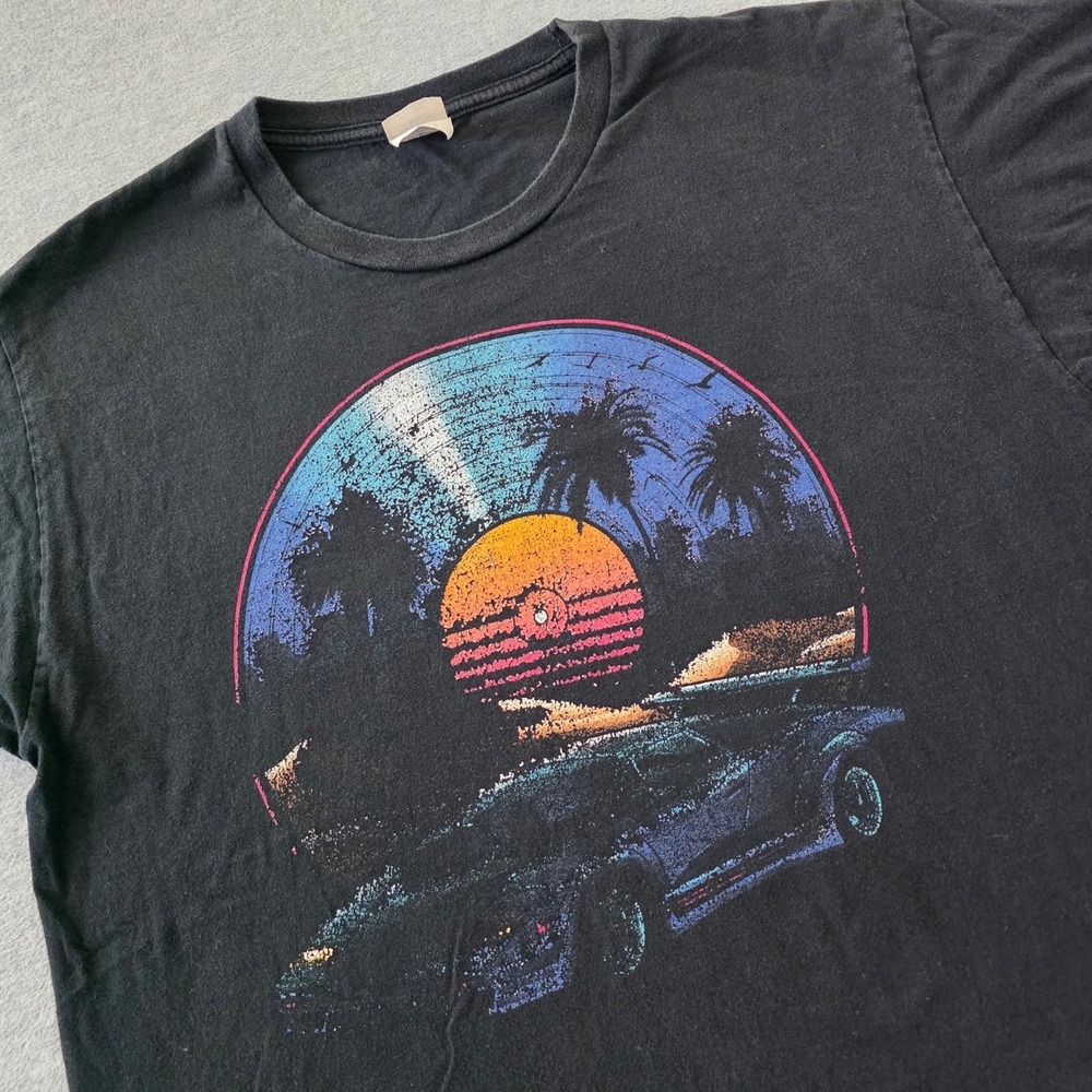Port & Company Mens Black Vaporwave Retro Car Sunset Vinyl Graphic T-Shirt L
